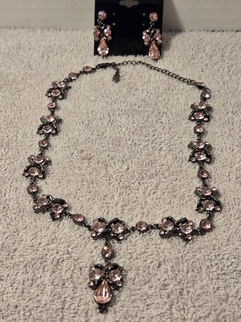 Costume Jewelery Necklace and Earring Set